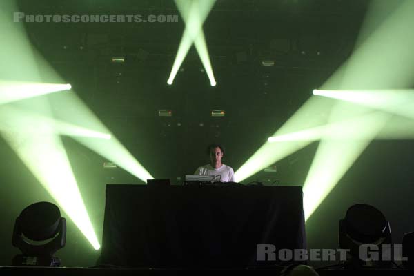 FOUR TET - 2014-11-01 - PARIS - Grande Halle de La Villette - 